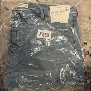 Abercrombie high rise mom short